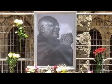 Elizabeth II, Macron, Obama... les hommages se multiplient après le décès de Desmond Tutu