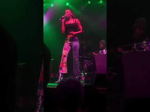Ravyn Lenae Performs- 4 Leaf Clover