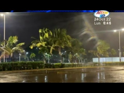 Huracán Roslyn azota a México con fuertes lluvias