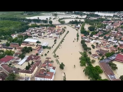 Inundações na Itália deixam 8 mortos e mais de 13 mil evacuados