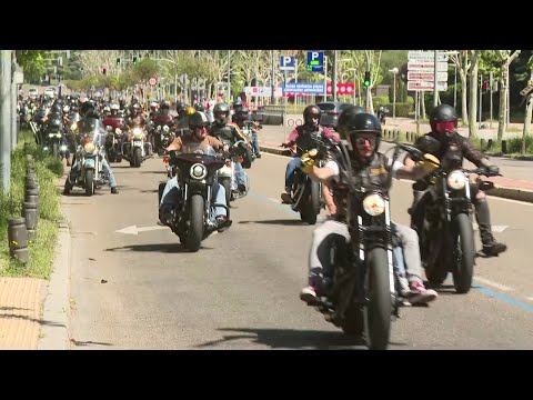 Centenares de motos y mucho ruido en el desfile de Harley-Davidson en Madrid