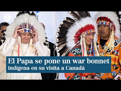 El Papa se pone un war bonnet indígena en su visita a Canadá