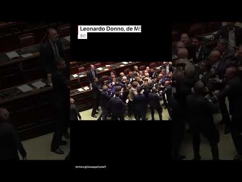 Pelea en el Parlamento italiano: un diputado salió en silla de ruedas | El Espectador