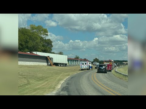 Major crash involving 18-wheeler near Boerne shuts down roads for hours