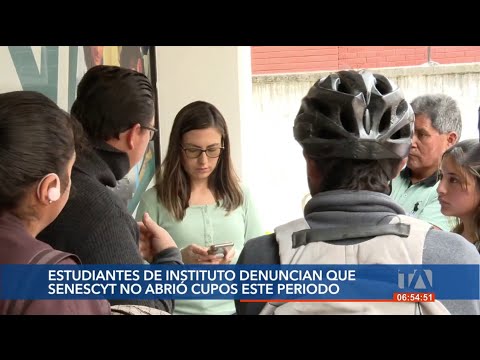 Estudiantes denuncian que la Senescyt no abrió cupos para que puedan continuar con sus estudios