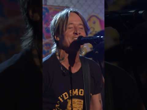 #KeithUrban performs “CHUCK TAYLORS”! #FallonTonight