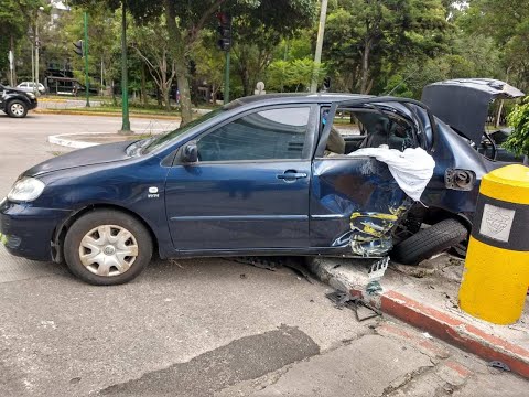 Dos conductores protagonizan accidentes en La Reforma