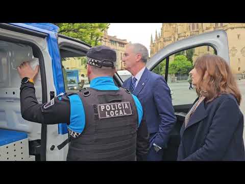 Ayuntamiento Segovia. Presentación de la nueva furgoneta de atestados de la Policía local 6/5/2024