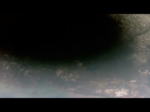 Desde el espacio: increíbles imágenes de la sombra de la Luna pasando sobre la Tierra