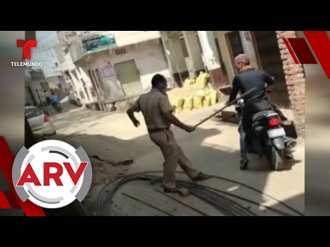 Policías golpean sin piedad a quienes no cumplen toque de queda en India | Al Rojo Vivo | Telemundo