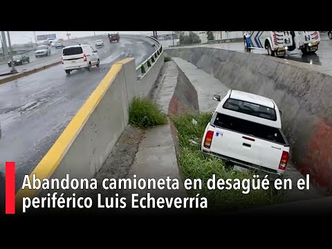 Abandona camioneta en desagu?e?mosles en el perife?rico Luis Echeverri?a