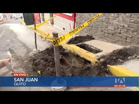 Una gran fuga de agua sin atención preocupa a los vecinos de San Juan, centro de Quito