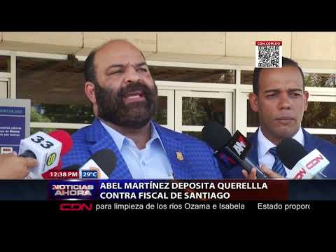 Abel Martínez deposita querella contra fiscal de Santiago