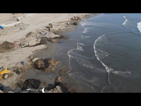 Pescadores indignados culpan a Repsol por un nuevo derrame de petróleo