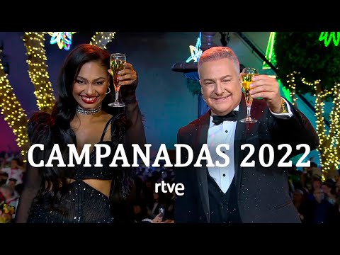 CAMPANADAS DESDE GRAN CANARIA 2022-2023 con Roberto Herrera y Nía | Campanadas canarias