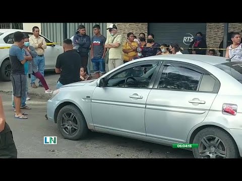 Sicarios asesinan a un hombre en el interior de un vehículo