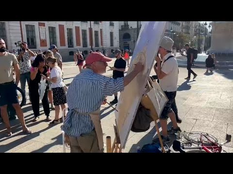 Antonio López vuelve a pintar un cuadro en la Puerta del Sol del Madrid