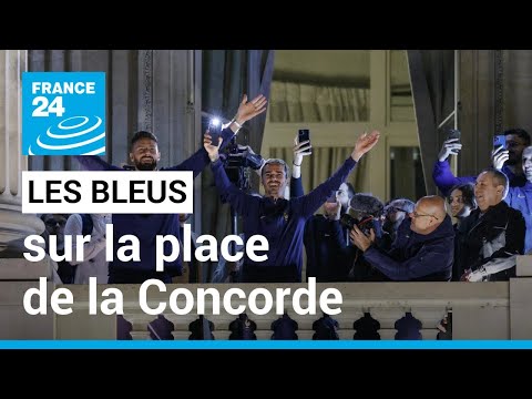 Les Bleus, vice-champions du monde, saluent leurs supporters place de la Concorde • FRANCE 24