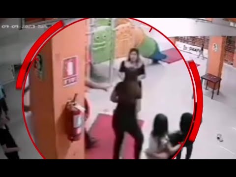 Mujer convierte un área de juegos para niños en un ring de box y se agarra a golpes con otra madre