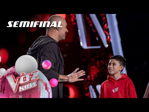 Santiago Cruz juega futbol con Matías Gaviria– Semifinal | La Voz Kids 2024