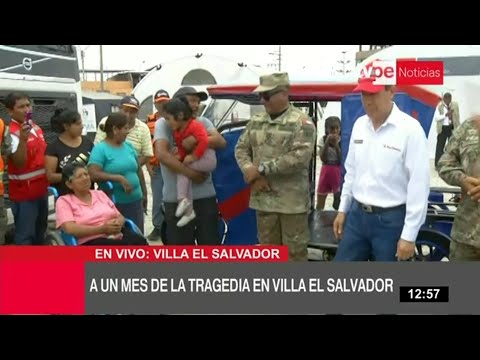 Villa El Salvador: ministro de Defensa entrega mototaxi a damnificado de deflagración