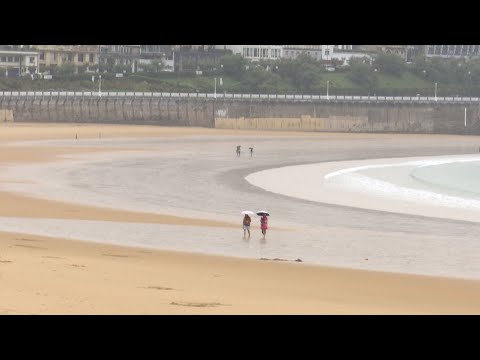 La DANA deja desierta la playa de la Concha en San Sebastián