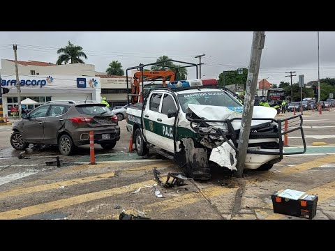 (VIDEO) Policía ebrio provocó un accidente