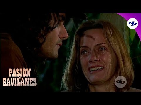 Pasión de Gavilanes - Juan consuela a Gabriela en medio del pantano - Caracol TV