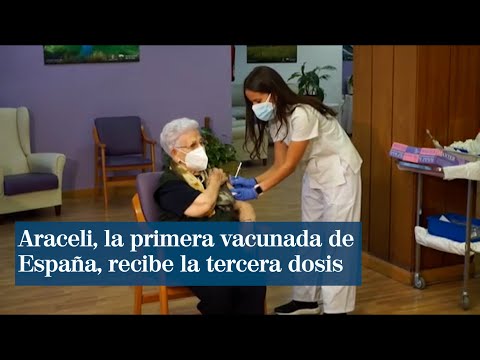Araceli, la primera vacunada de España, recibe la tercera dosis