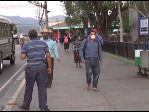 Salvadoreños se pronuncian por la falta de acuerdo para aprobar prórroga de ley de emergencia