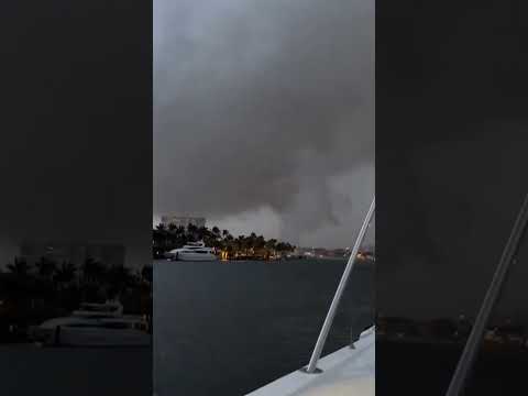 Un impactante tornado sacude Fort Lauderdale, en Florida y provoca cortes de electricidad