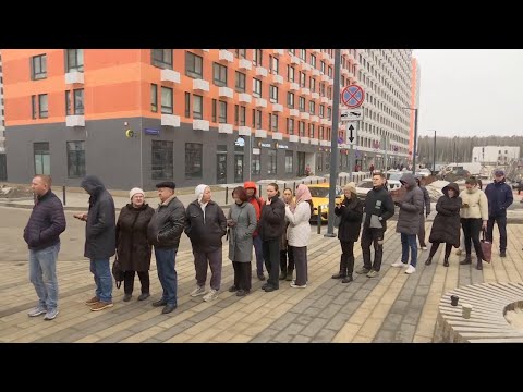Moscow voters explain decision to come at noon