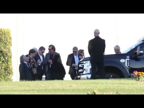 Obsèques Matthew Perry : ses proches effondrés à la cérémonie, épreuve difficile à surmonter