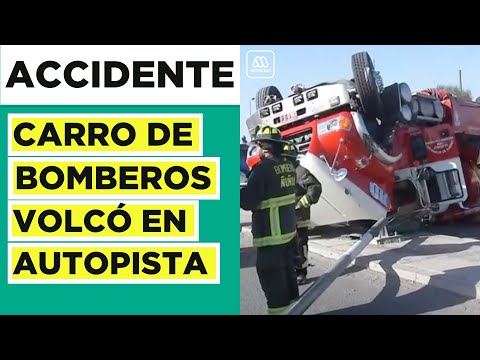 Carro de bomberos volcó en autopista: Se dirige a una emergencia en La Pintana