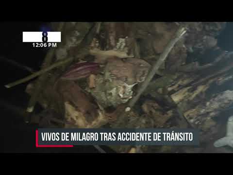 Caponero se estrella con la parte trasera de una carreta en Granada - Nicaragua