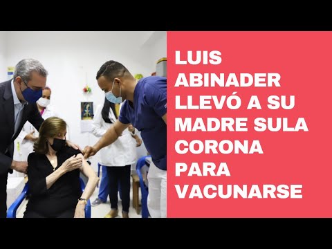 Luis Abinader llevó a su madre a vacunarse contra el covid