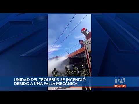 Autoridades afirman que el incendio del Trolebús en Quito se dio por una falla mecánica