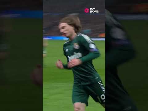 ¡GOLAZO DE MODRIC! | MANCHESTER UNITED 1-2 REAL MADRID | UEFA CHAMPIONS LEAGUE 2012/13 #Shorts