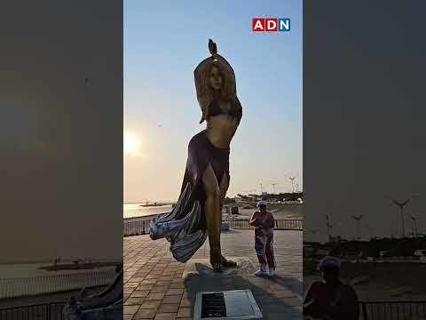 Conocimos en vivo la nueva estatua en honor a Shakira en su tierra natal, Barranquilla, Colombia