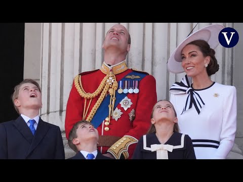 El momento completo de Kate Middleton en el balcón del palacio de Buckingham junto a la familia real