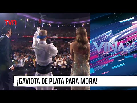 ¡Mora recibe Gaviota de Plata ante gran ovación de La Quinta Vergara! | #Viña2024