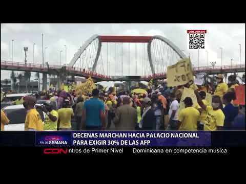 Decenas marchan hacia Palacio Nacional para exigir 30 % de las AFP