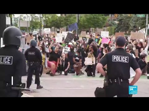 Violences policières aux États-Unis : la vidéo d'un policier abattant un adolescent choque