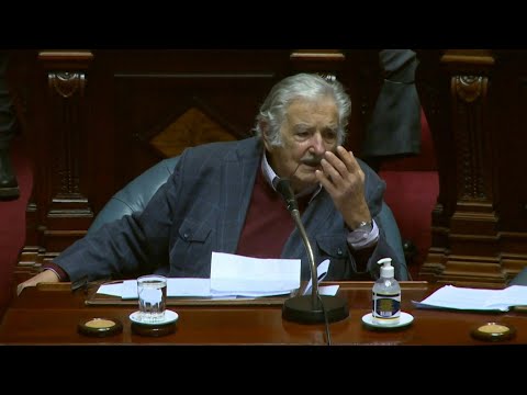 Expresidente uruguayo Mujica operado de urgencia por una espina de pescado | AFP