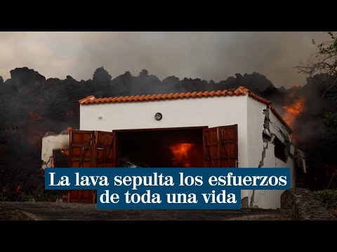 Casas arrasadas por la lava ante la impotencia de los vecinos por el volcán de La Palma