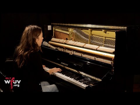 Laufey - "Promise" (Live at WFUV)