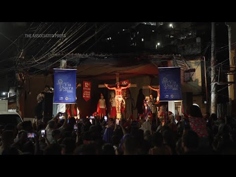 Via Crucis play performed in the heart of Rio de Janeiro