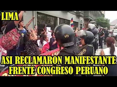 AUTOCONVOCADOS LLEGARON HASTA EXTERIORES DEL CONGRESO PERUANO PIDEN ASAMBLEA CONSTITUYENTE..