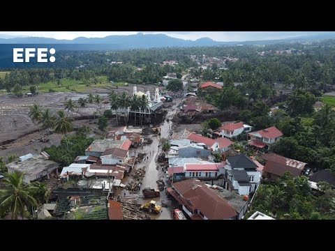Continúa la búsqueda de supervivientes tras las riadas de agua y lava fría en Indonesia
