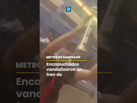 Encapuchados vandalizaron un tren de la Línea 5 del Metro de Santiago